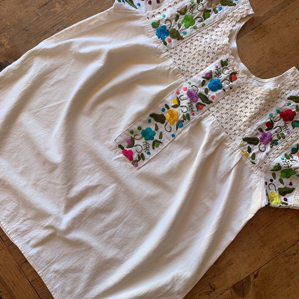 White Top with Colorful Floral Embroidery - Picture 11 of 16